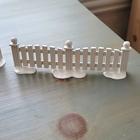 Dept 56 Metal Snow Village White Picket Fences - 2 - Picture 3 of 5